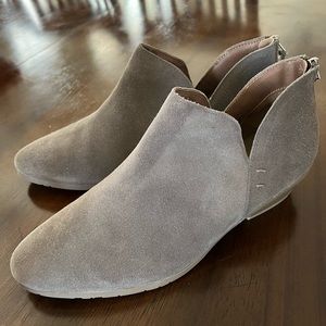 NWT Kenneth Cole Reaction Suede Ankle Boots